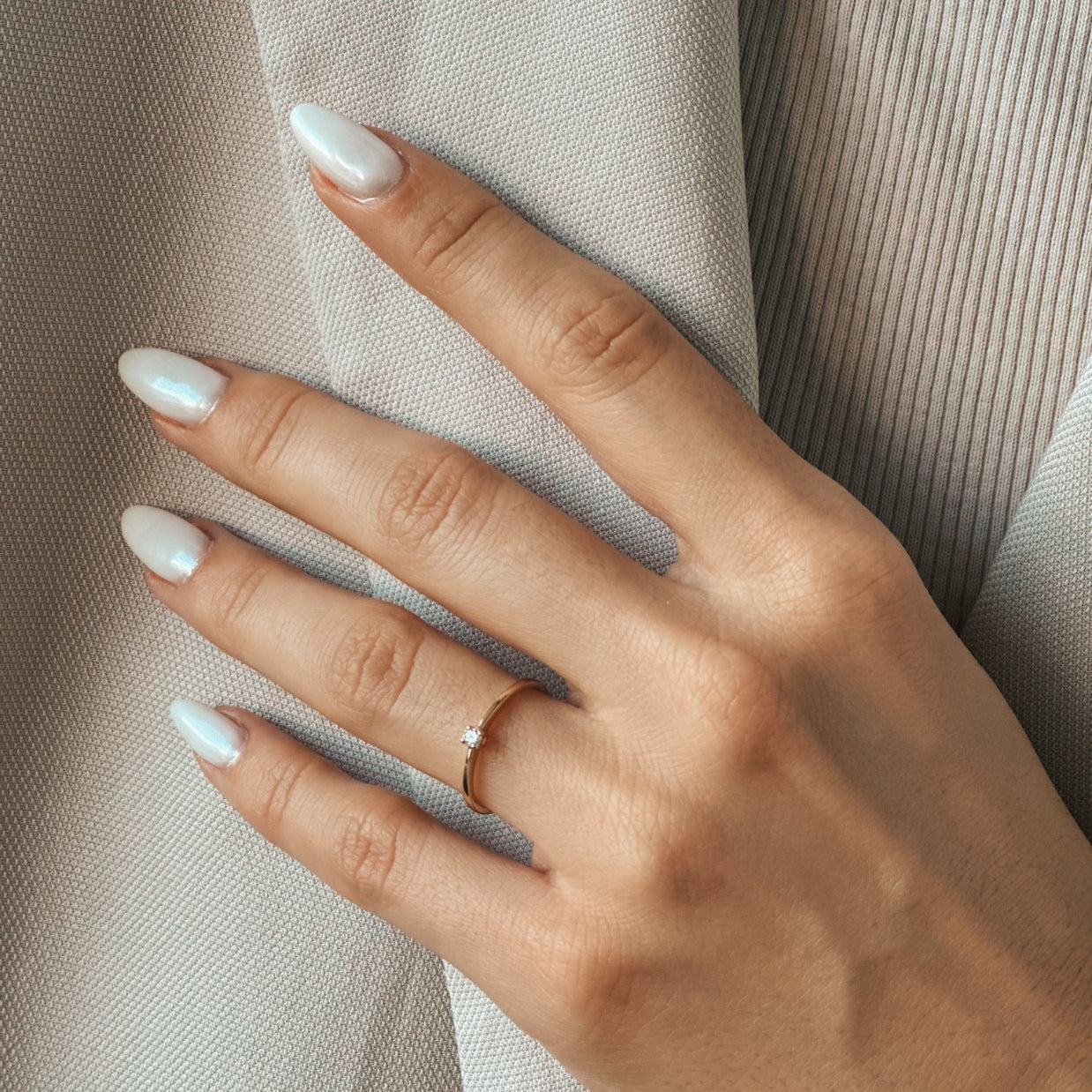 Złoty pierścionek Timeless - Diament 0,05 CT - Indira