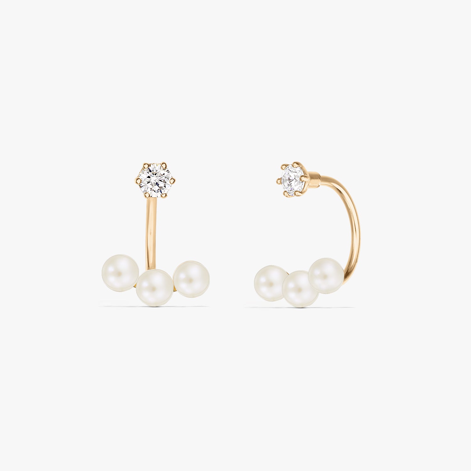 Kwadratowe zdjęcie produktu: para kolczyków typu ear jacket z 14K żółtego złota, z trzema naturalnymi perłami pod małym, okrągłym sztyftem, na czystym białym tle.