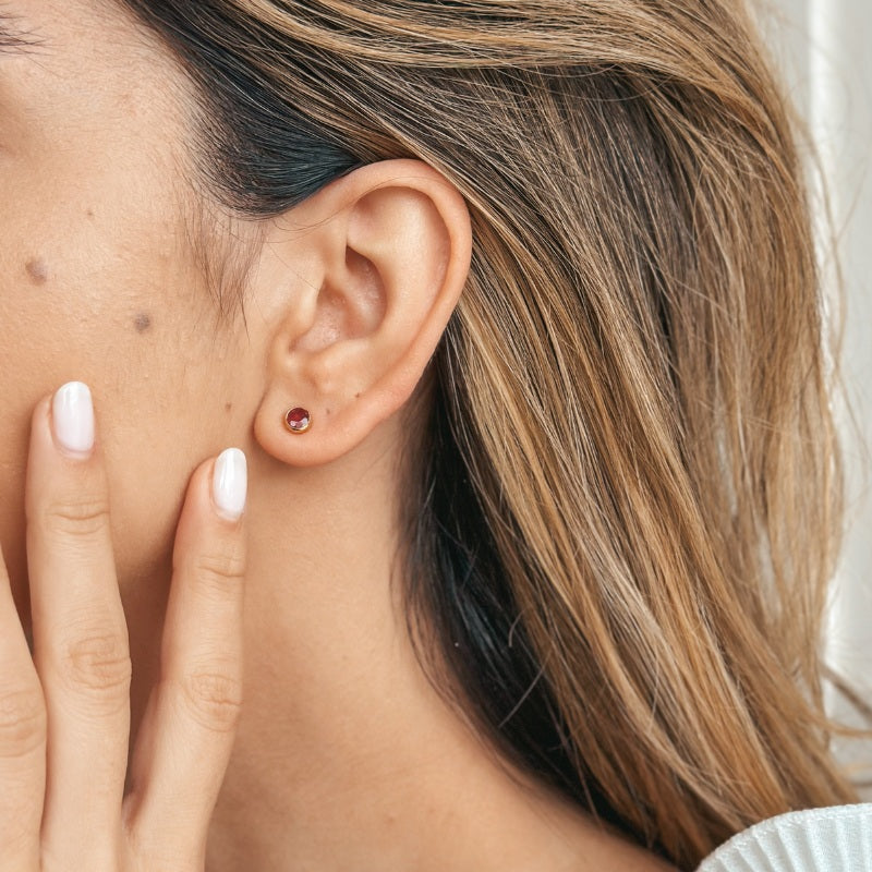 Srebrne kolczyki Birthstone Golden July - Rubin - Indira