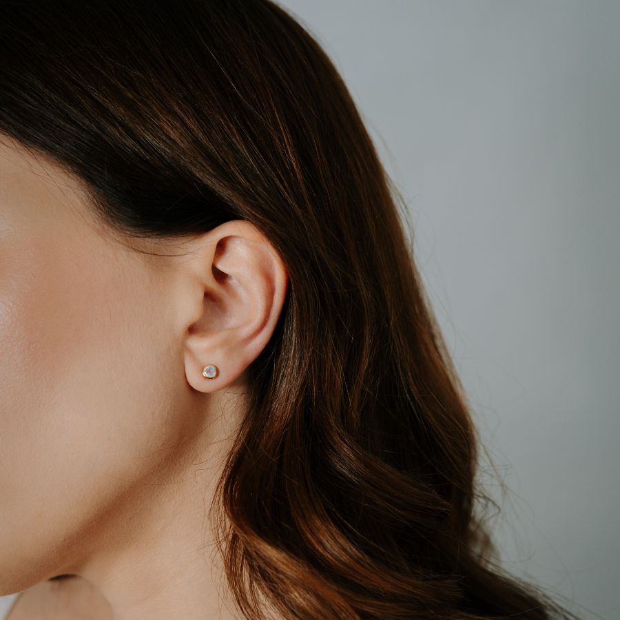 Srebrne kolczyki Birthstone Golden June - Kamień Księżycowy - Indira