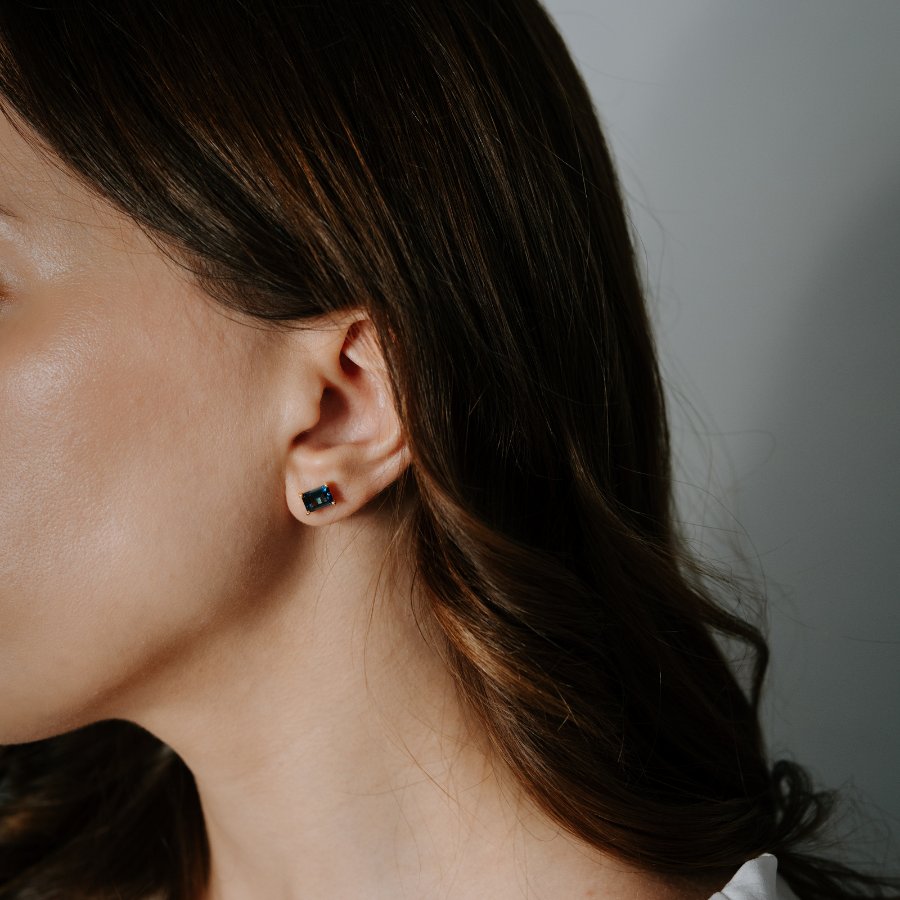 Kolczyki srebrne Tessa Golden - Niebieski Topaz London - Indira