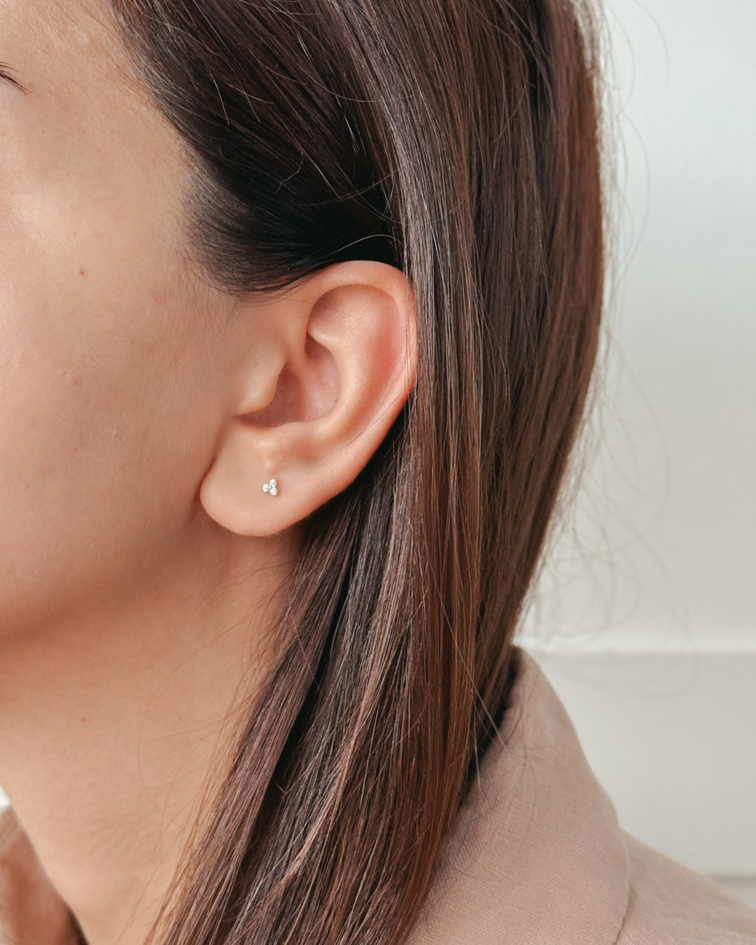 Kolczyki labret z żółtego złota Petals - Cyrkonia - Indira