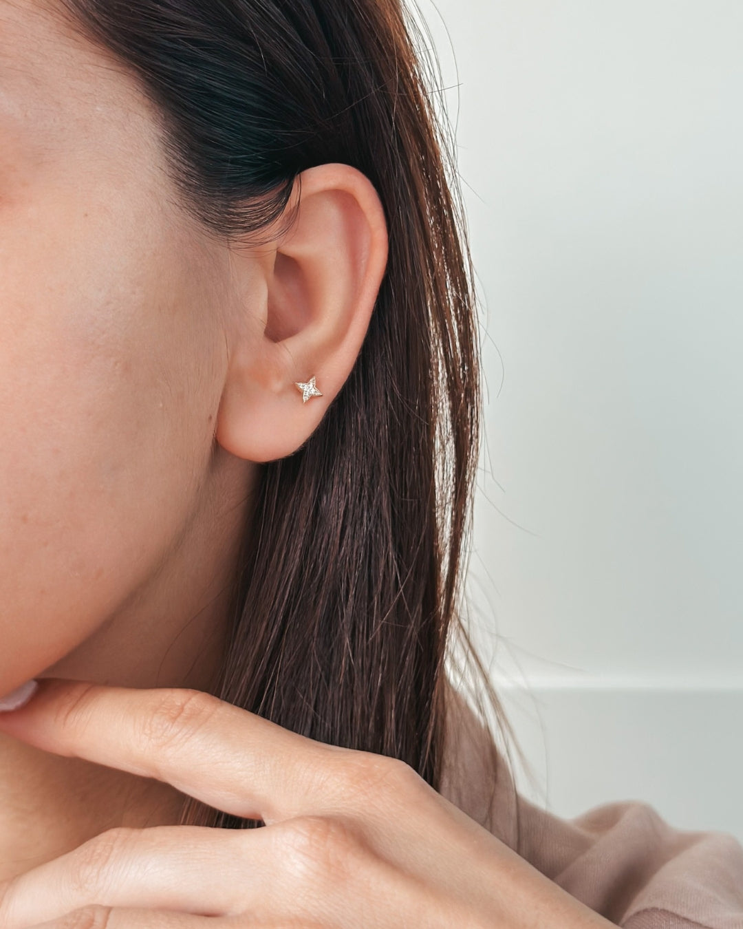 Kolczyki do piercingu labret z żółtego złota Shining Star - Cyrkonia - Indira