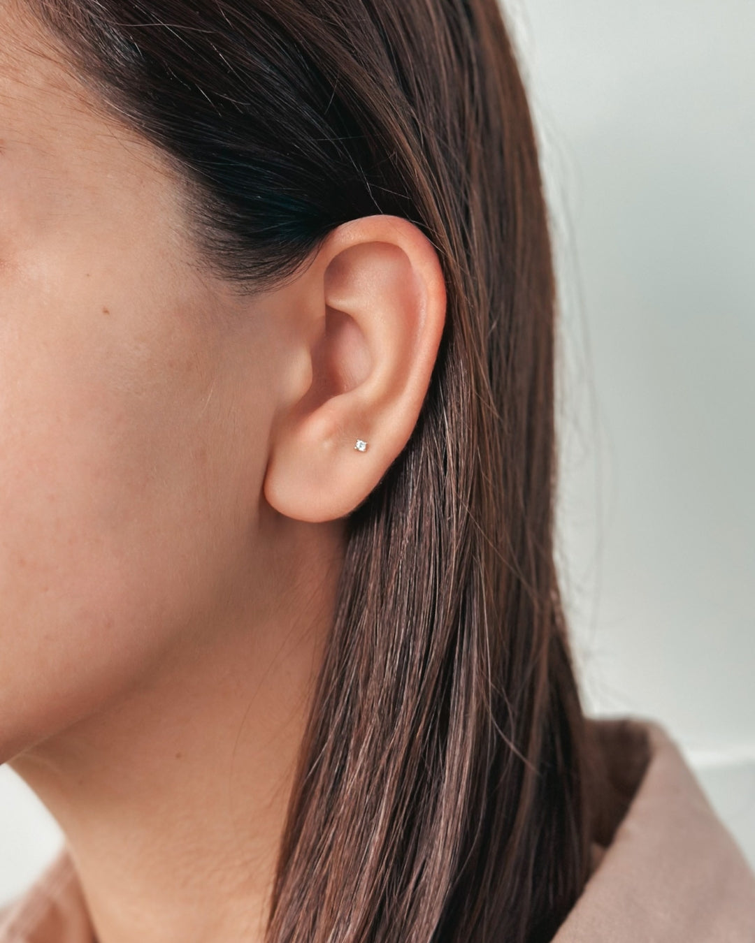 Kolczyki do piercingu labret z żółtego złota Simple Shine - Cyrkonia - Indira