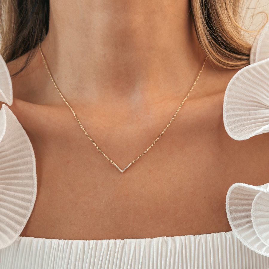 Naszyjnik ze srebra Golden V Neck - Cyrkonia - Indira