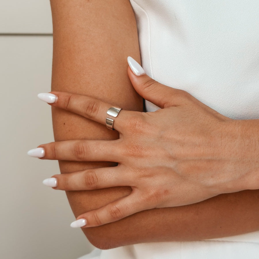 Regulowany pierścionek srebrny Bennett - Indira