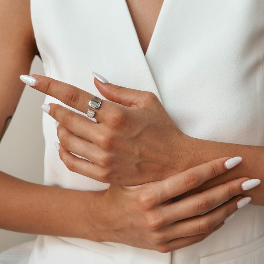 Regulowany srebrny pierścionek Bennett - Indira