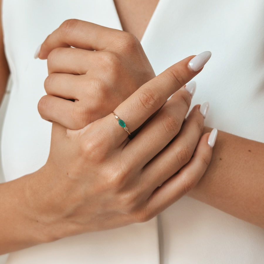 Pierścionek złoty Camile - Szmaragd i Diamenty - Indira