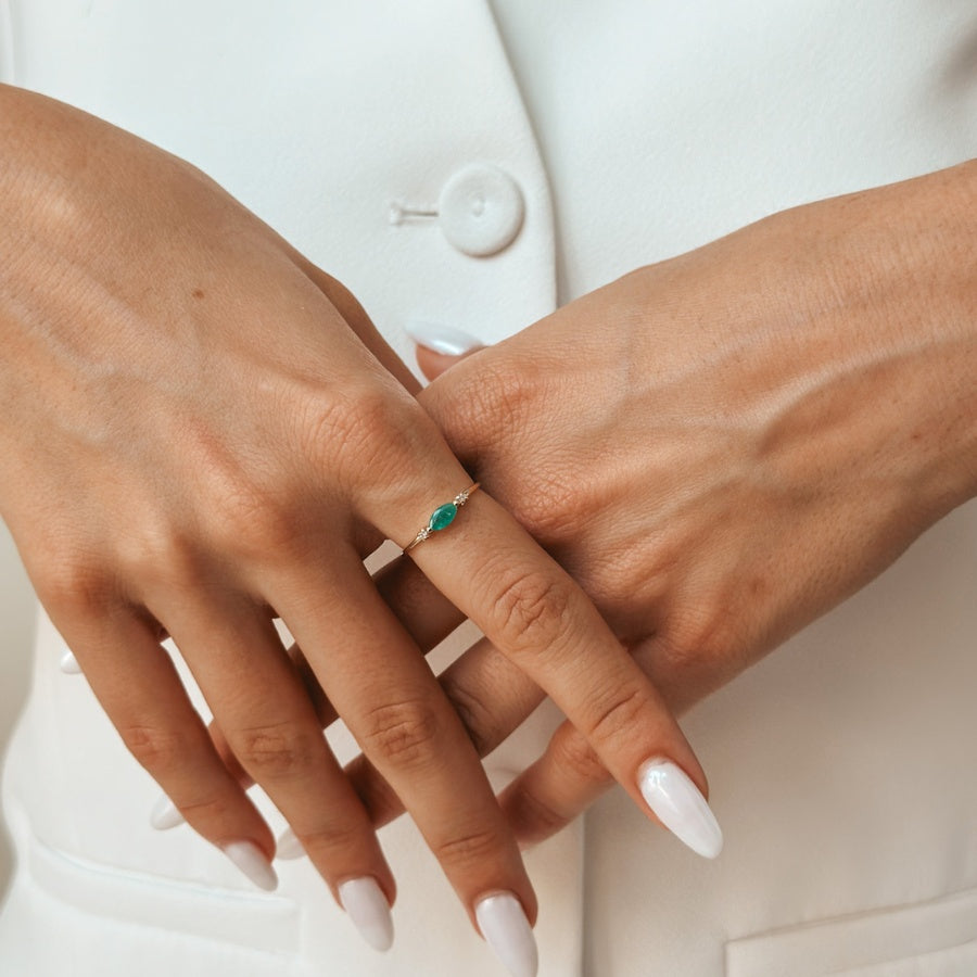 Pierścionek złoty Camile - Szmaragd i Diamenty - Indira