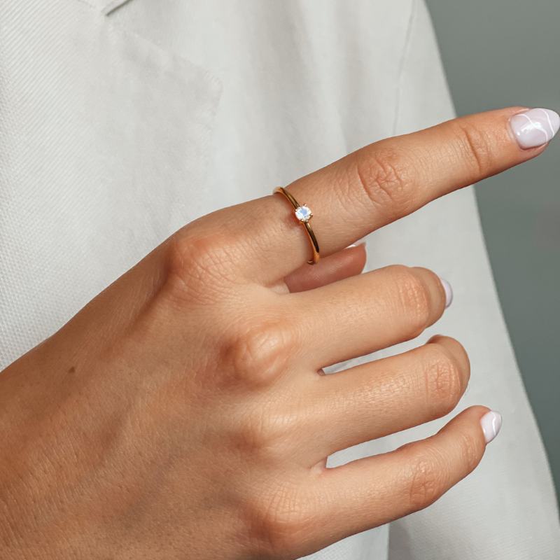 Srebrny pierścionek Birthstone Golden June - Kamień Księżycowy - Indira