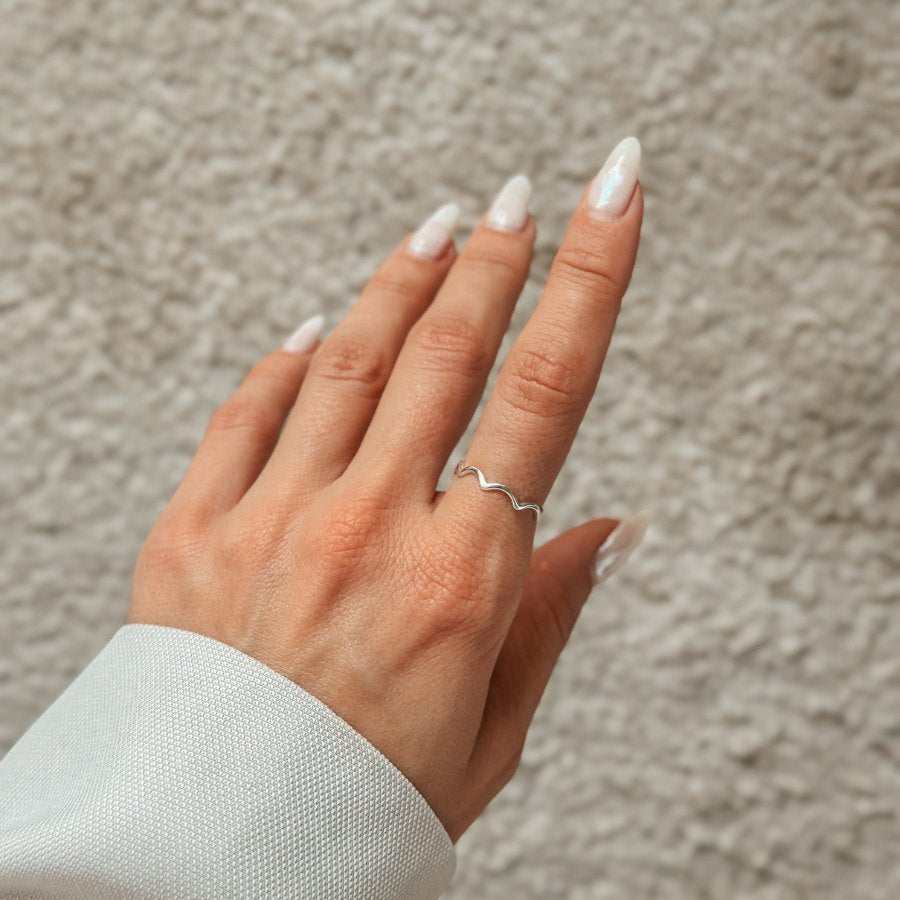 Srebrny pierścionek Curl - Indira