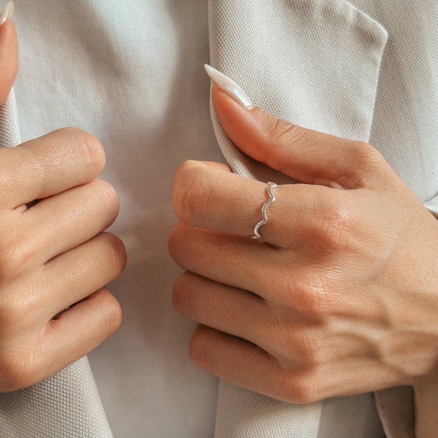 Srebrny pierścień Curl - Indira