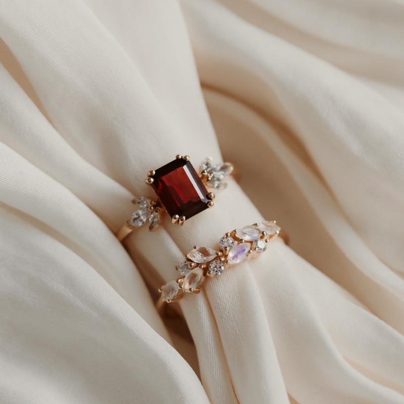 Pierścionek srebrny Golden Verdure - Kamień Księżycowy - Indira