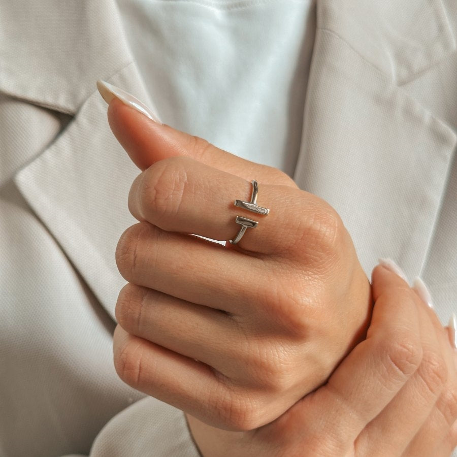 Pierścionek srebrny Parallel Bar - Indira