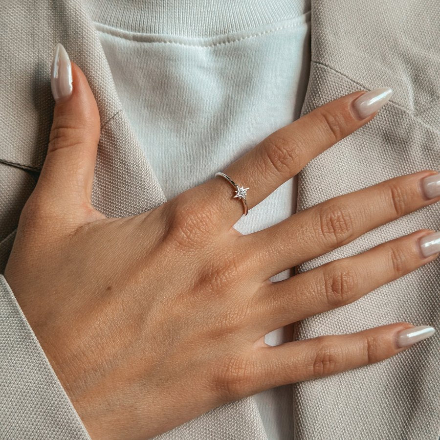 Srebrny pierścionek Hera - Cyrkonia - Indira