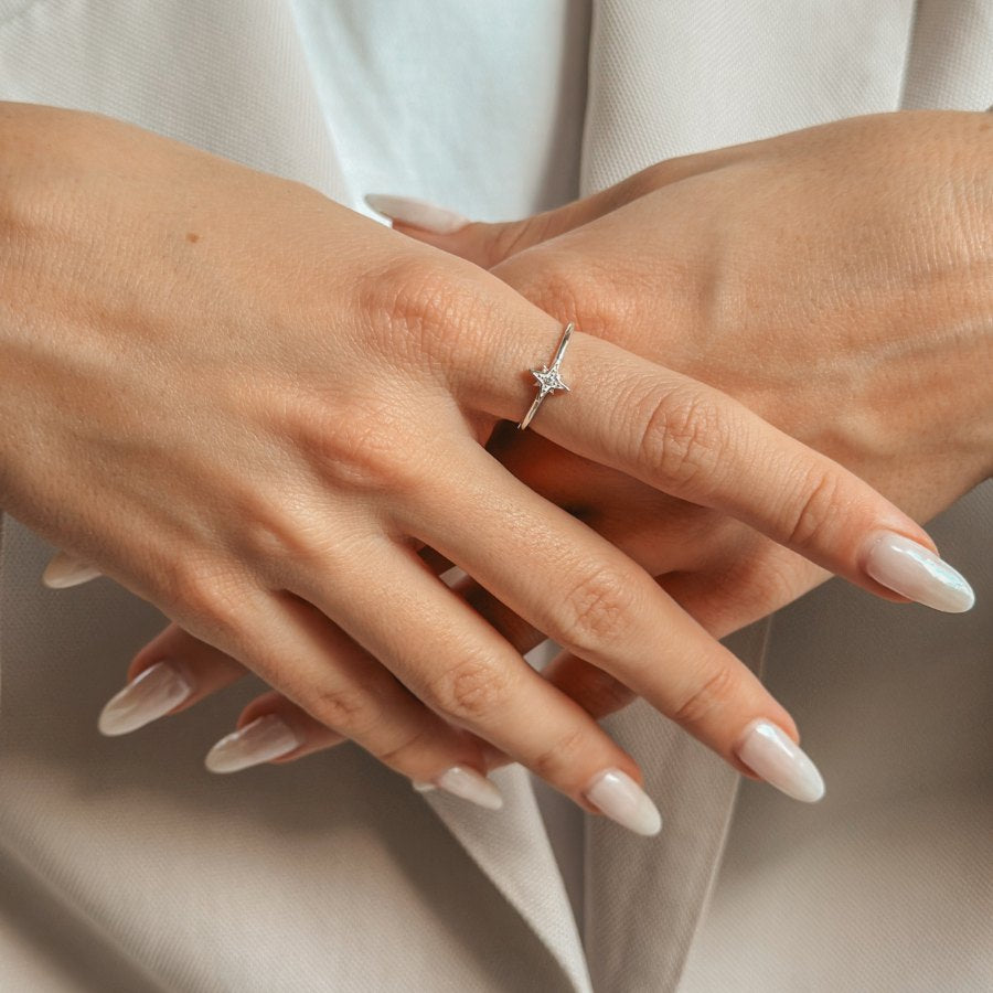 Srebrny pierścionek Hera - Cyrkonia - Indira