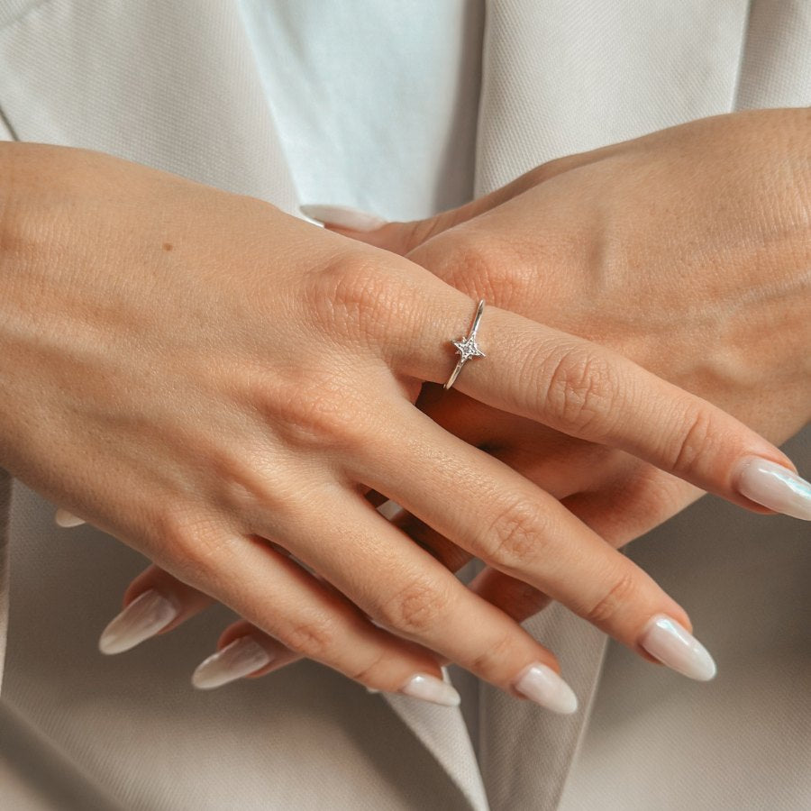 Srebrny pierścionek Hera - Cyrkonia - Indira