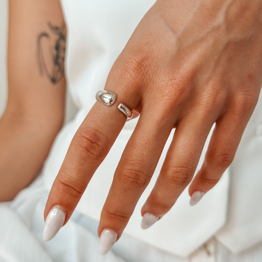 Srebrny pierścień Huggie - Regulowany - Indira
