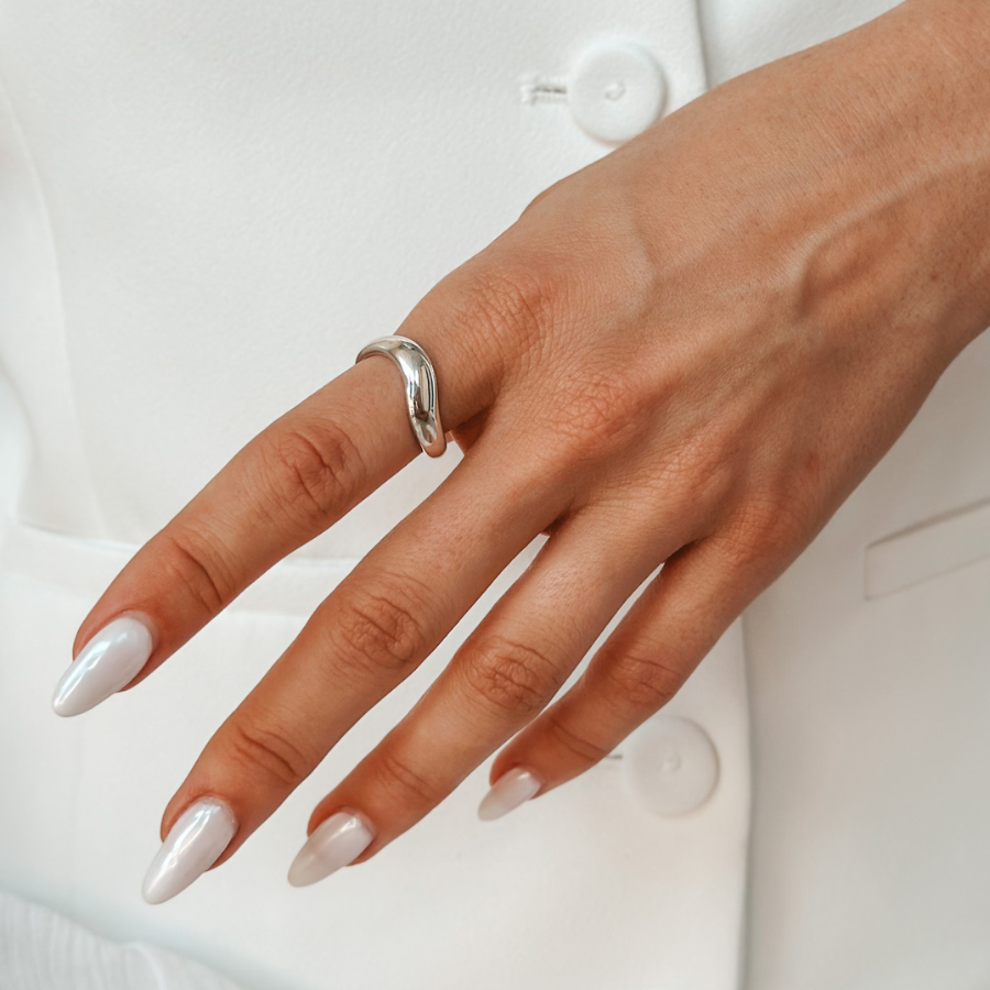 Regulowany srebrny pierścionek Shaped - Indira