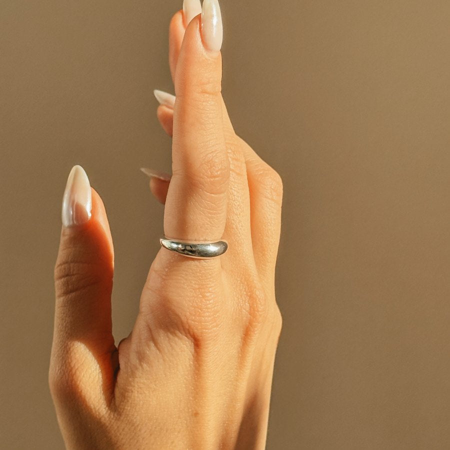 Srebrny pierścionek Thin Dome - Indira