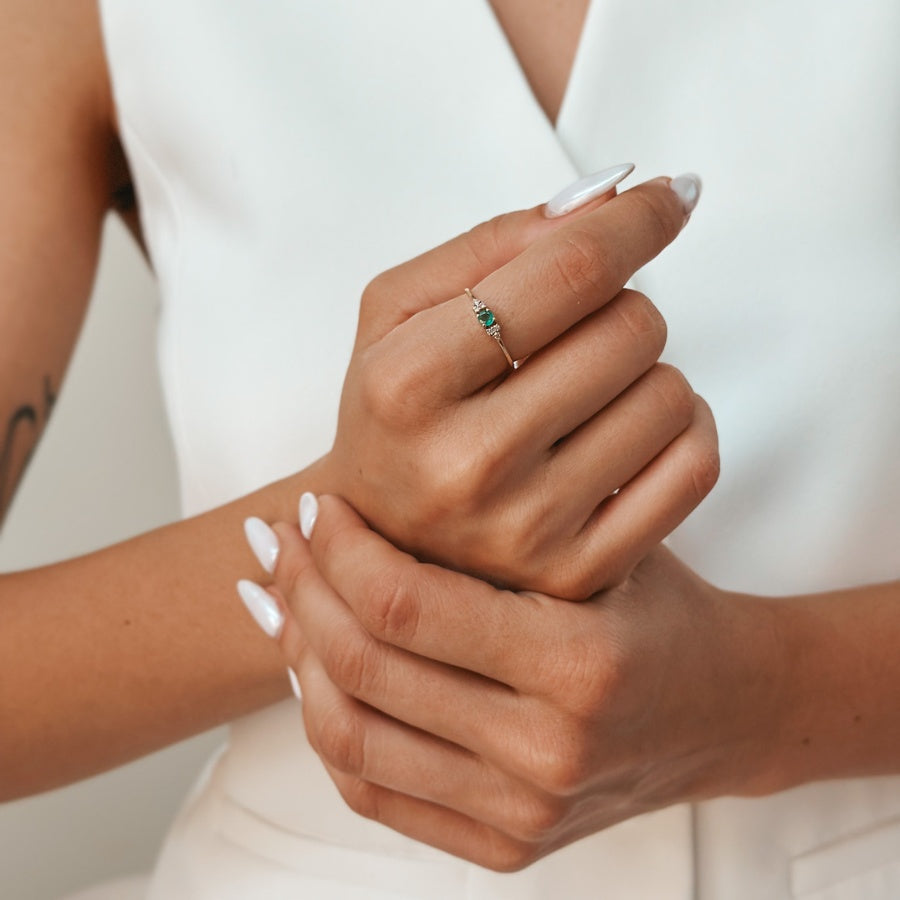 Pierścionek złoty Joanne - Szmaragd i Diamenty - Indira