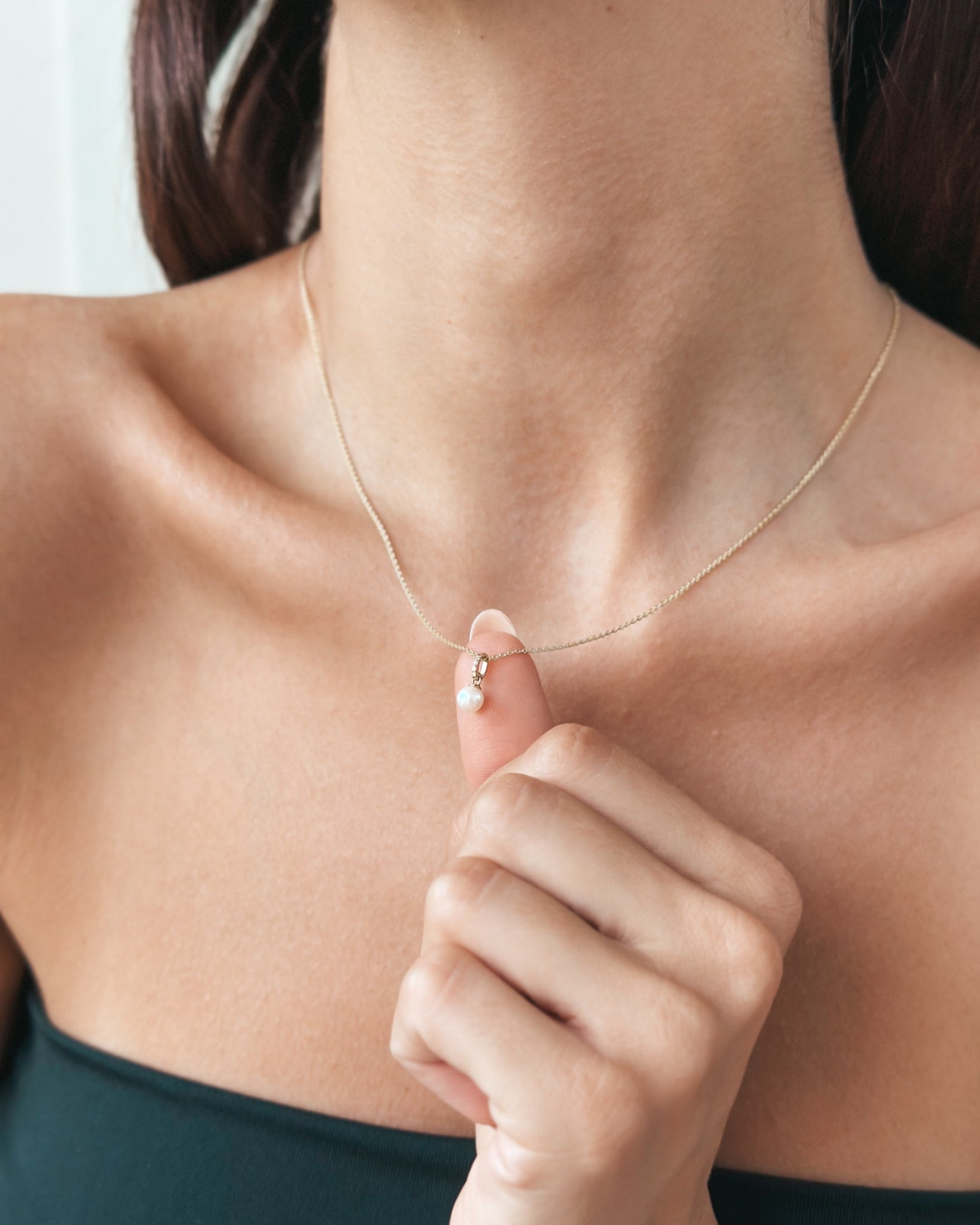 Złoty wisiorek Aveline – Naturalna perła i diamenty - Indira