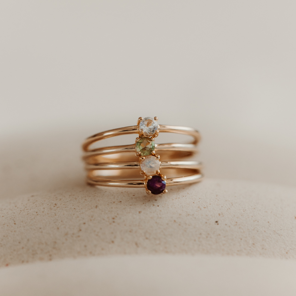 Pierścionek ze srebra Birthstone Golden Styczeń - Granat - Indira