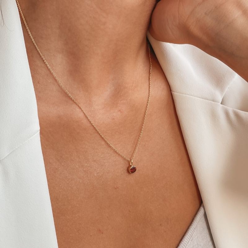 Naszyjnik ze srebra Birthstone Golden January - Granat - Indira