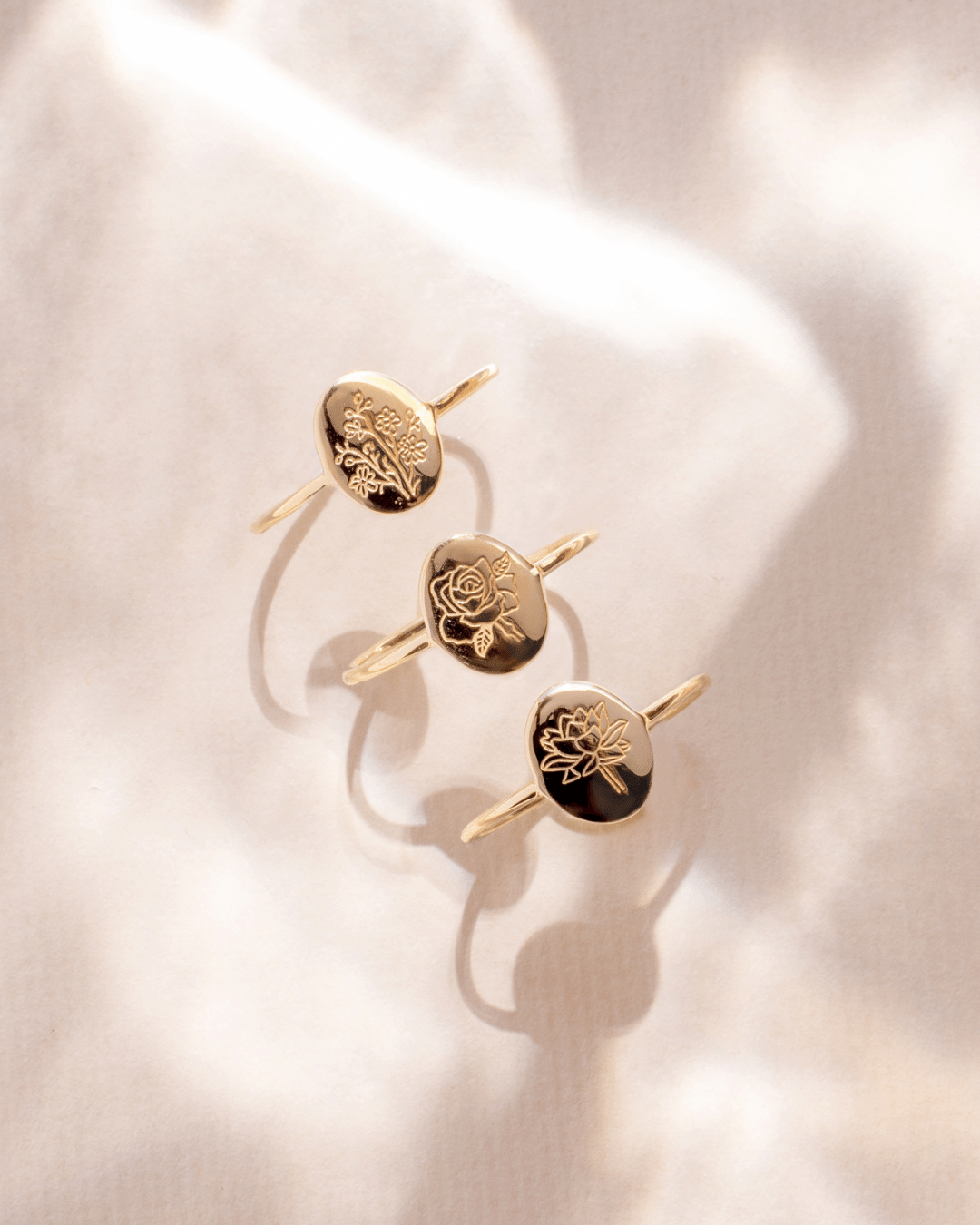 Srebrny pierścionek Birth Flower Golden - Wrzesień Aster - Indira