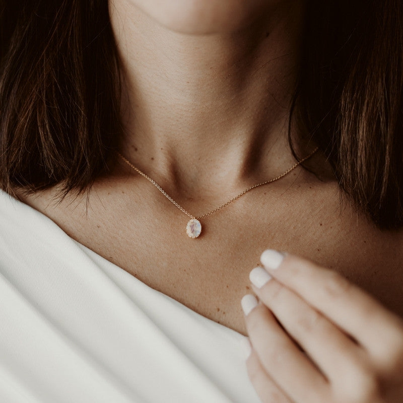 Srebrny naszyjnik Golden Serene - Kamień Księżycowy - Indira