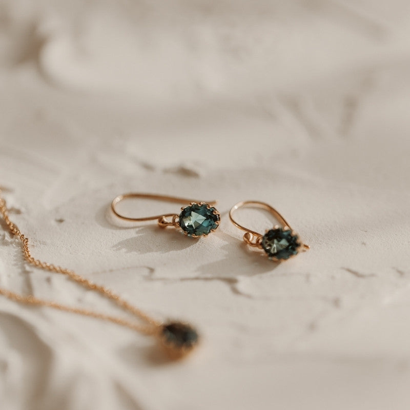 Srebrne kolczyki Golden Serene - Topaz London - Indira