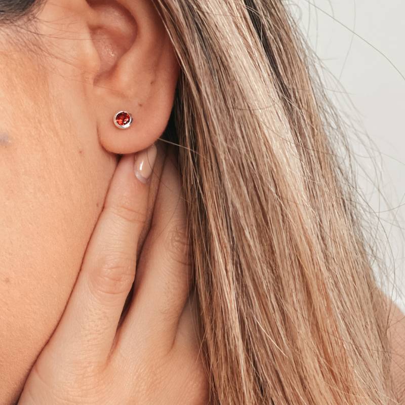 Srebrne kolczyki Birthstone Styczeń - Granat - Indira