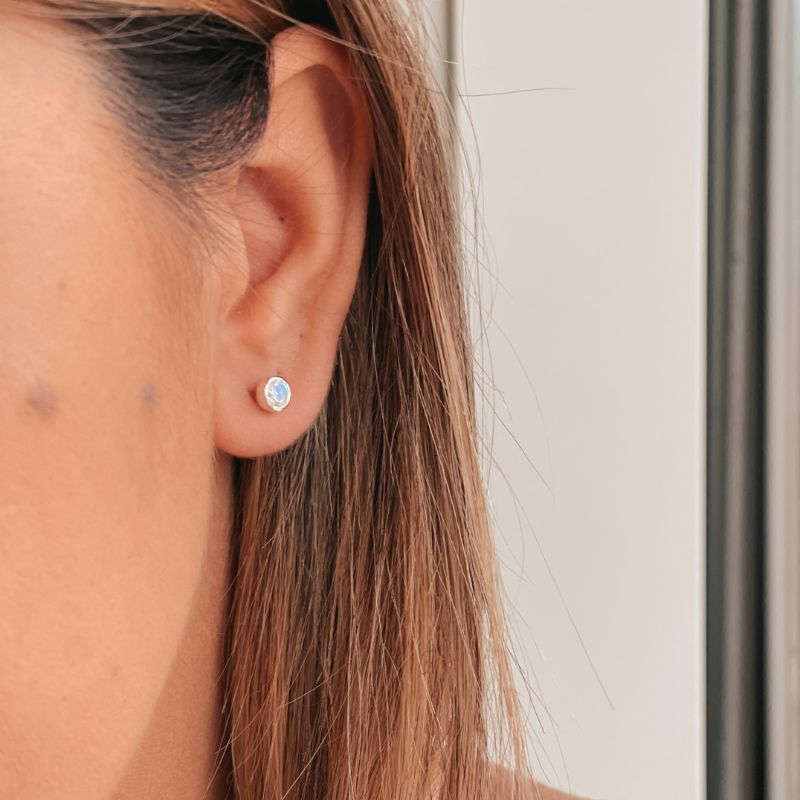 Srebrne kolczyki Birthstone June - Kamień Księżycowy - Indira