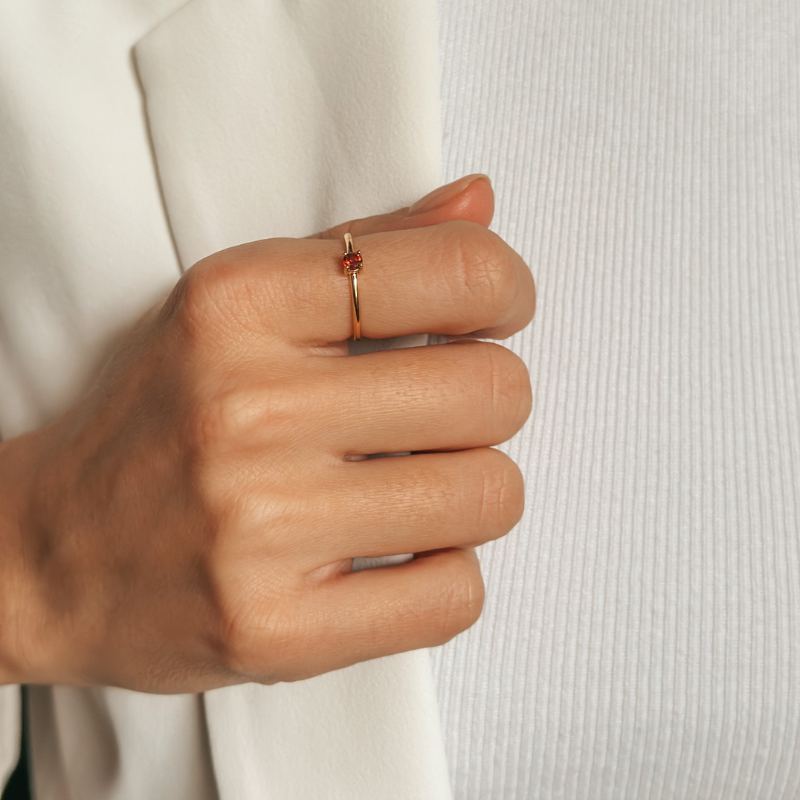 Srebrny pierścionek Birthstone Golden January - Granat - Indira