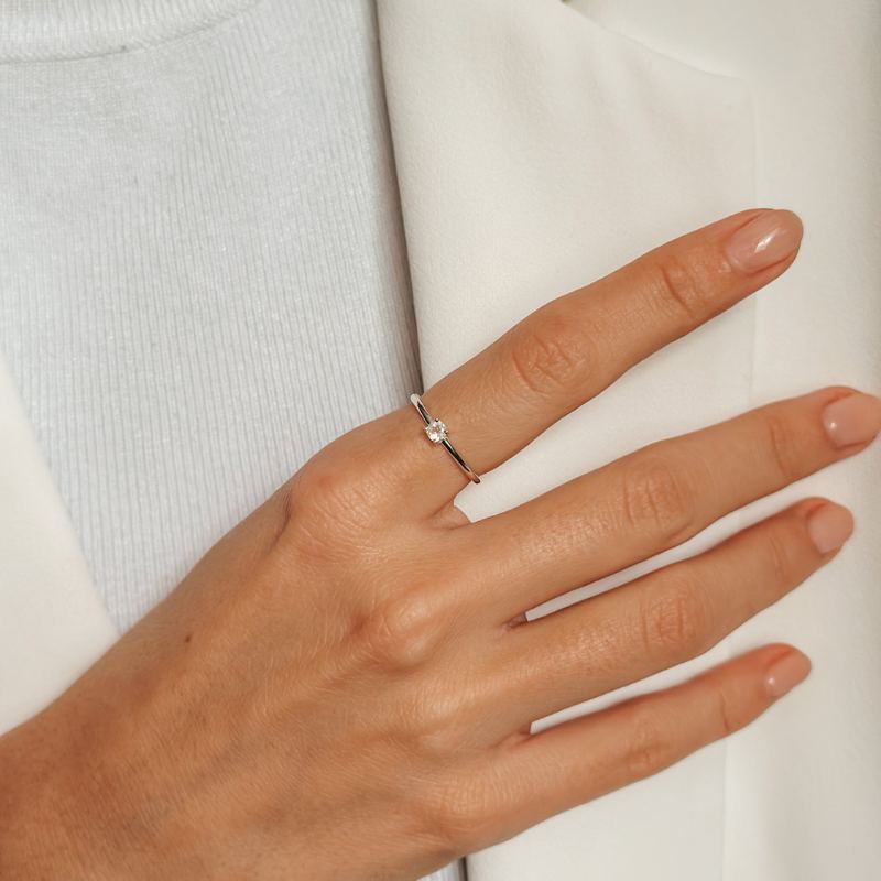 Srebrny pierścionek Birthstone Czerwiec - Kamień Księżycowy - Indira