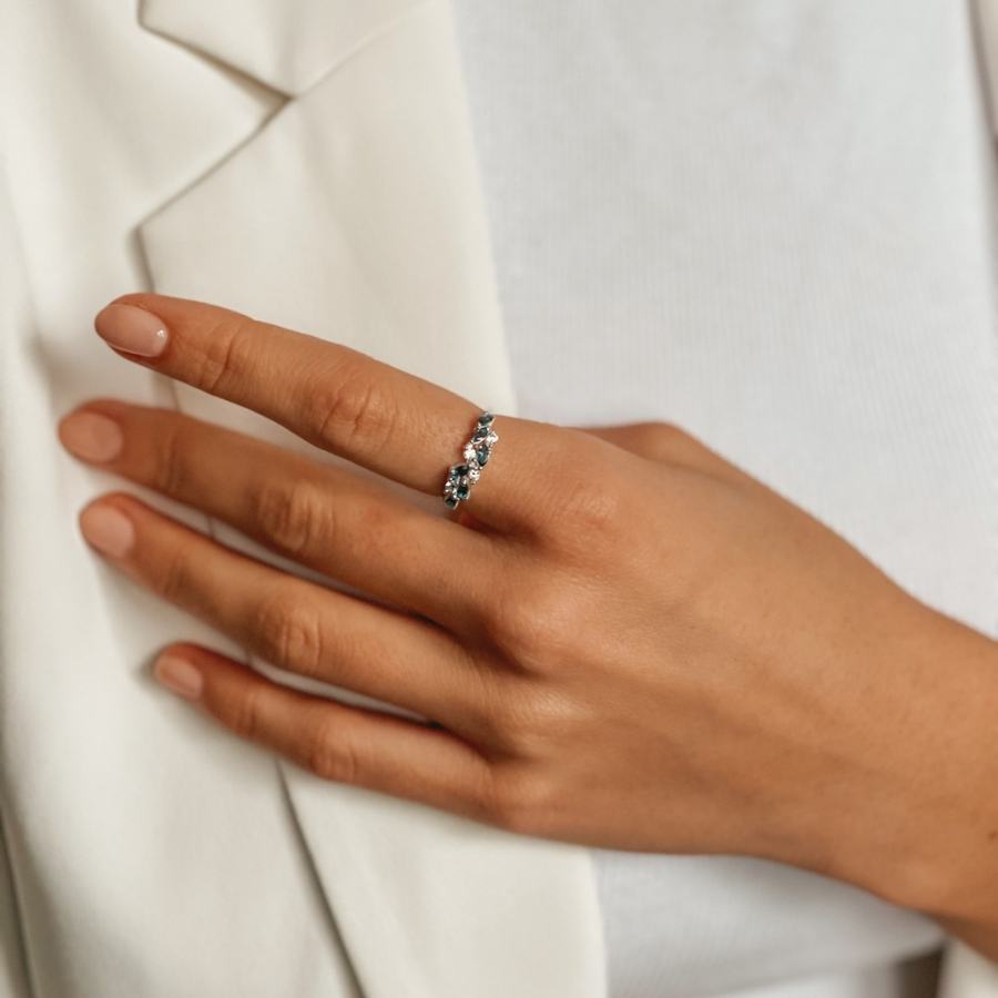 Złoty pierścionek White Verdure - Londyński Błękitny Topaz - Indira