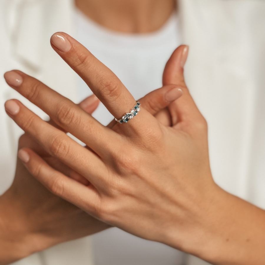 Pierścionek z białego złota White Verdure - Niebieski Topaz London - Indira