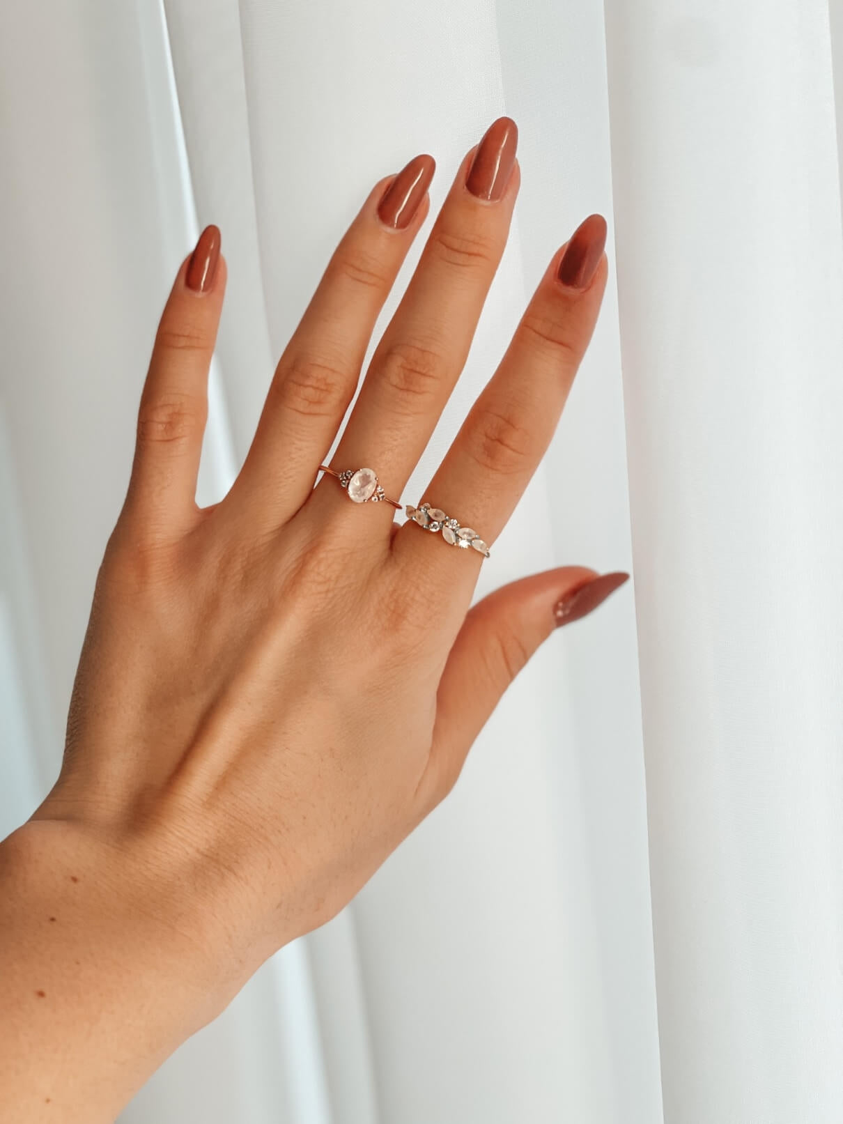 Złoty pierścionek White Verdure - Kamień Księżycowy - Indira