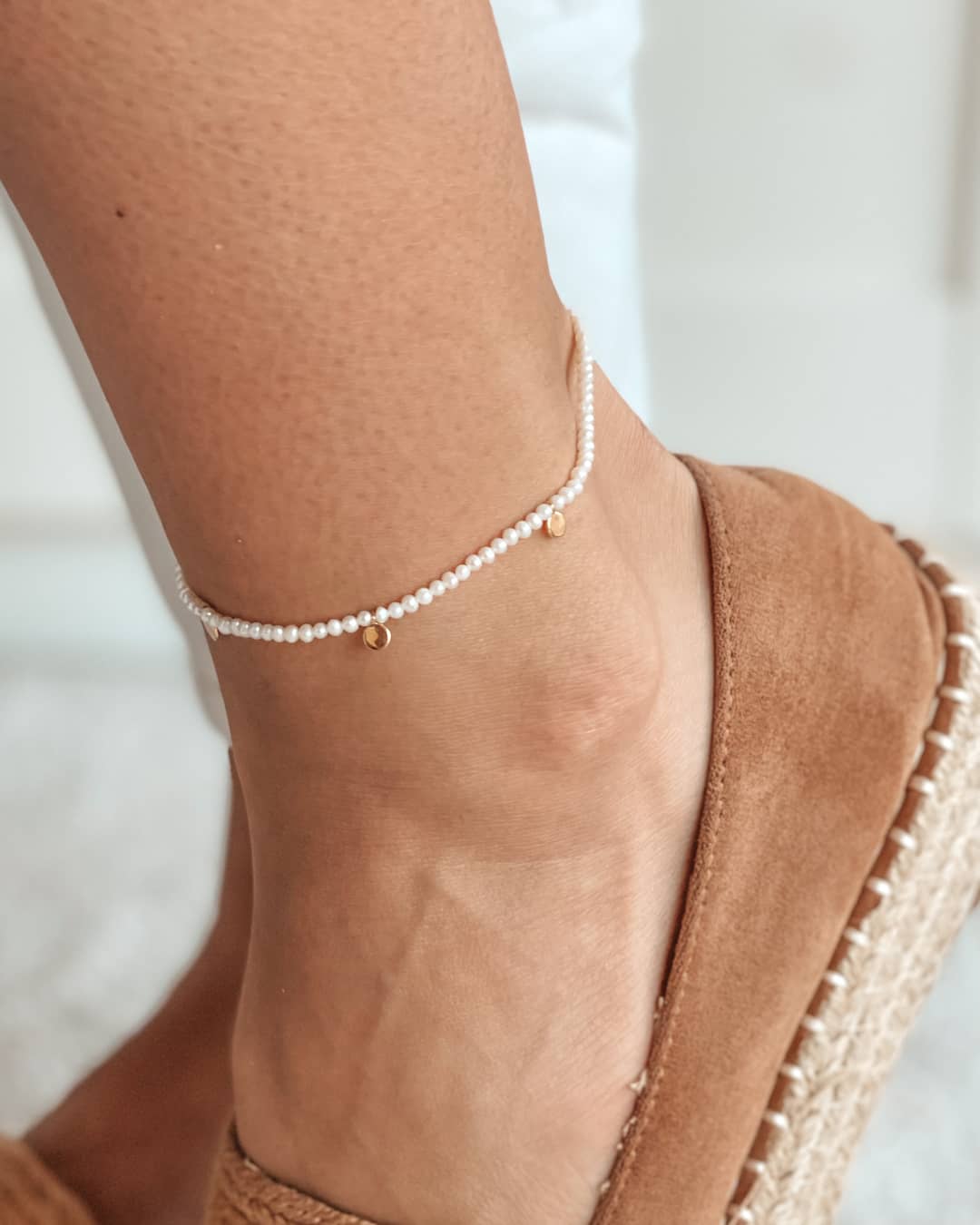 Srebrna bransoletka na nogę Golden Venus - Naturalne Perły - Indira