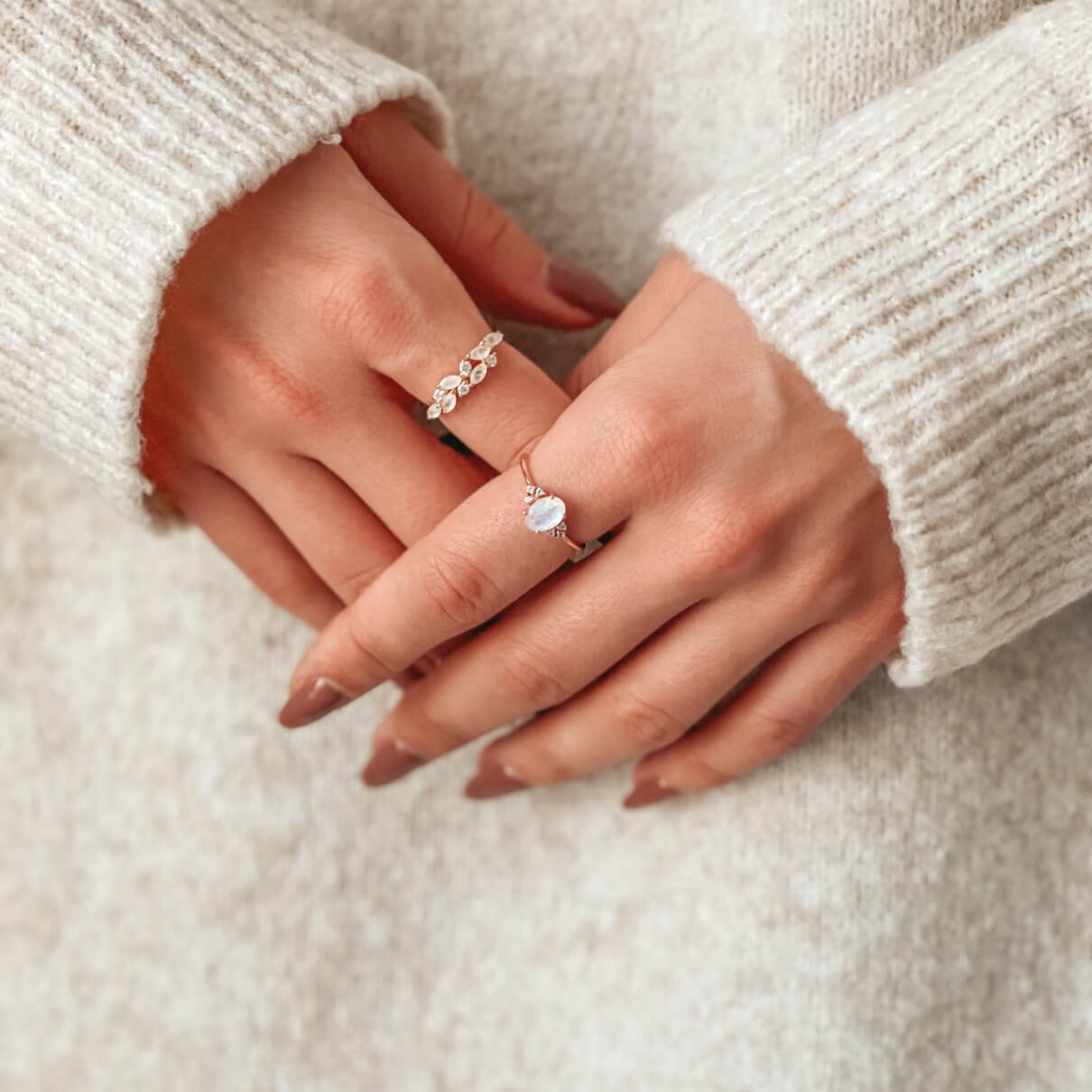 Pierścionek ze złota White Verdure - Kamień Księżycowy - Indira