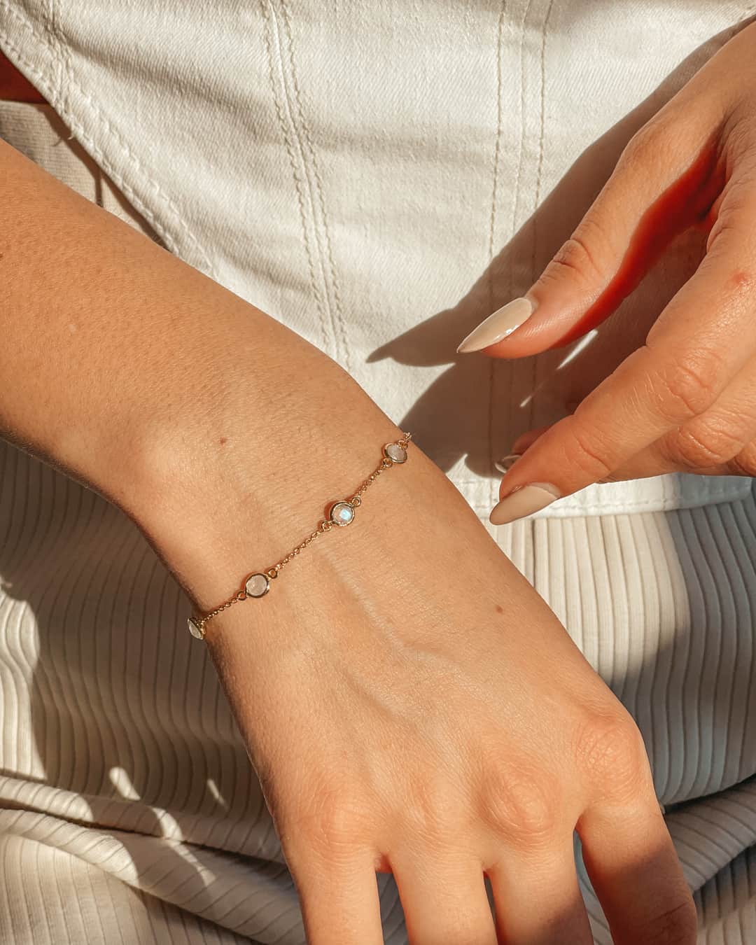 Srebrna bransoletka Birthstone Golden June - Kamień Księżycowy - Indira