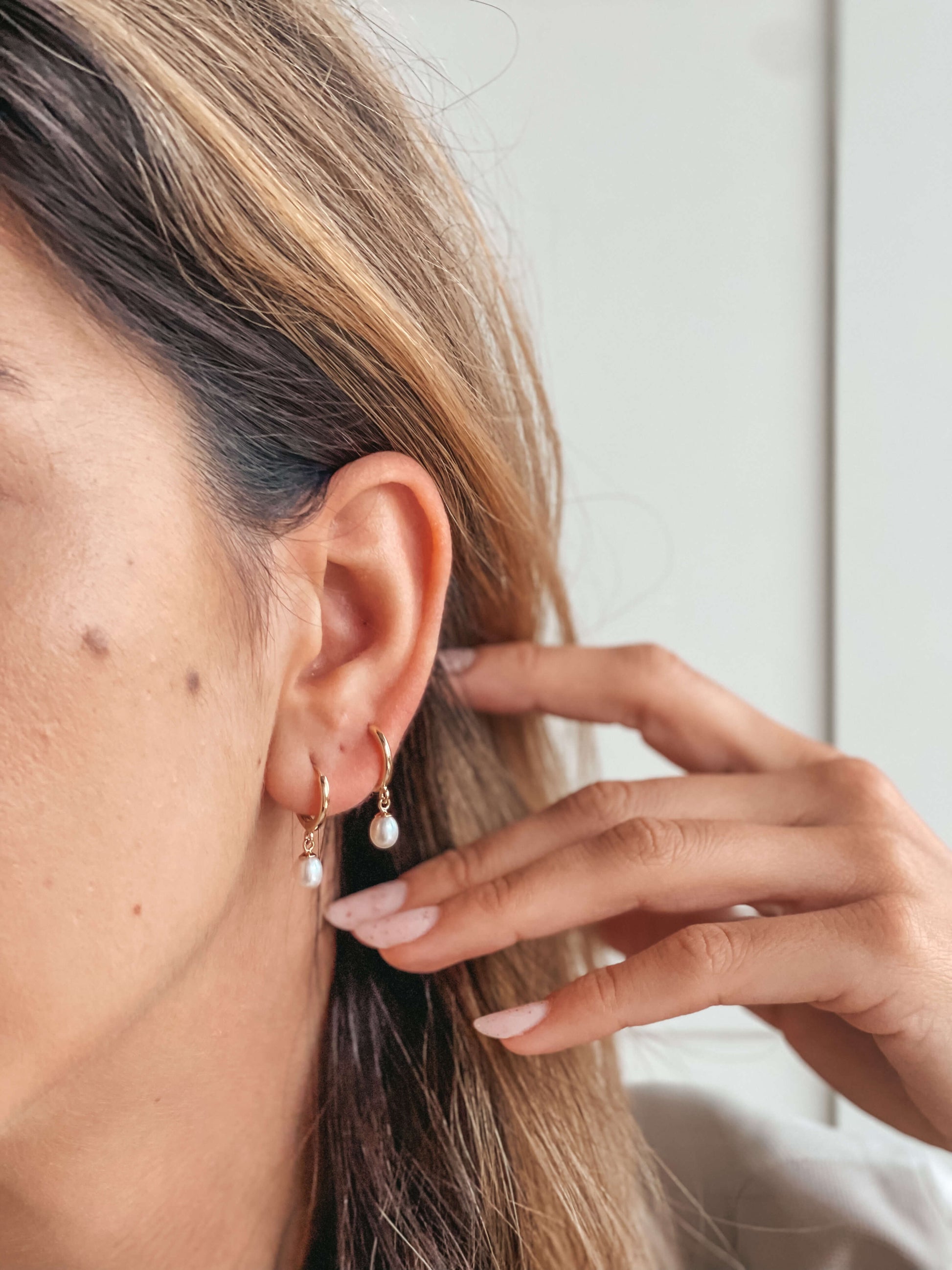Kolczyki złote Pearl Hoops - Naturalne perły - Indira