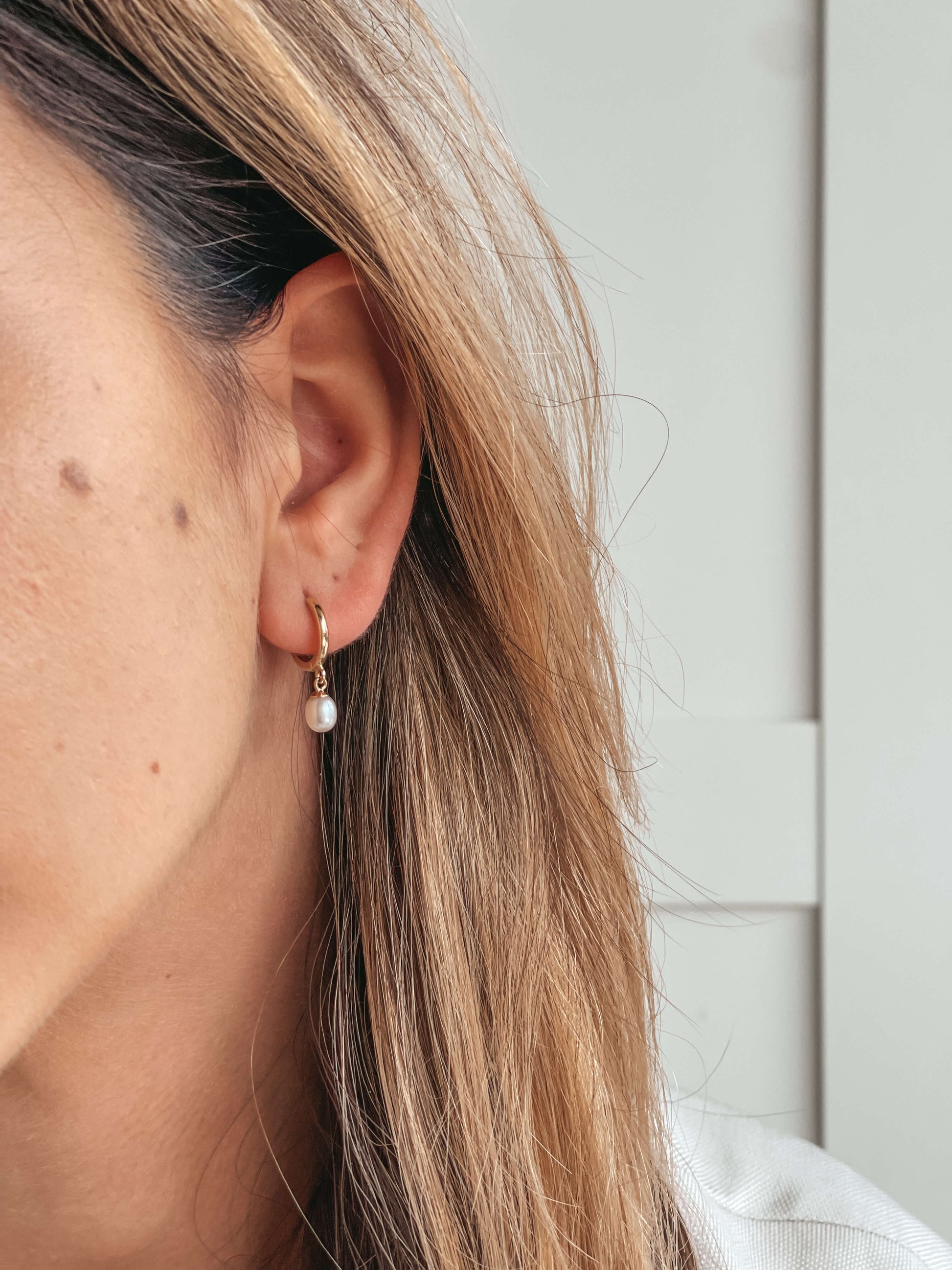 Kolczyki złote Pearl Hoops - Naturalne perły - Indira