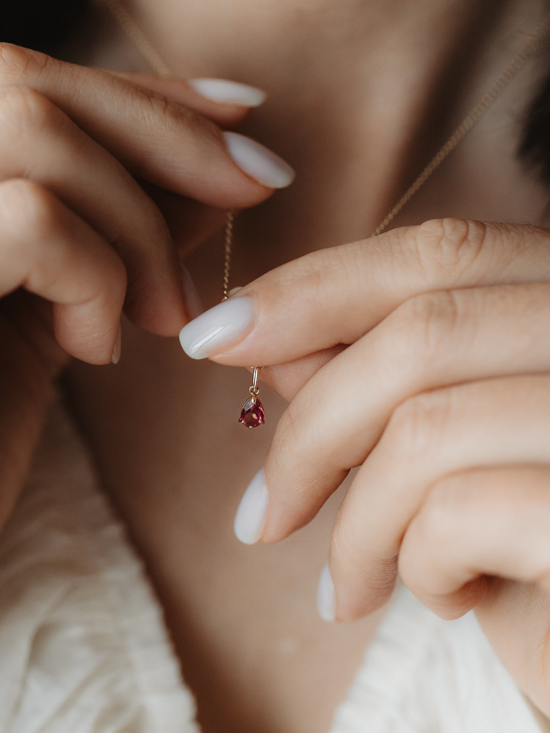 Złoty wisiorek Birthstone Wrzesień - Szafir