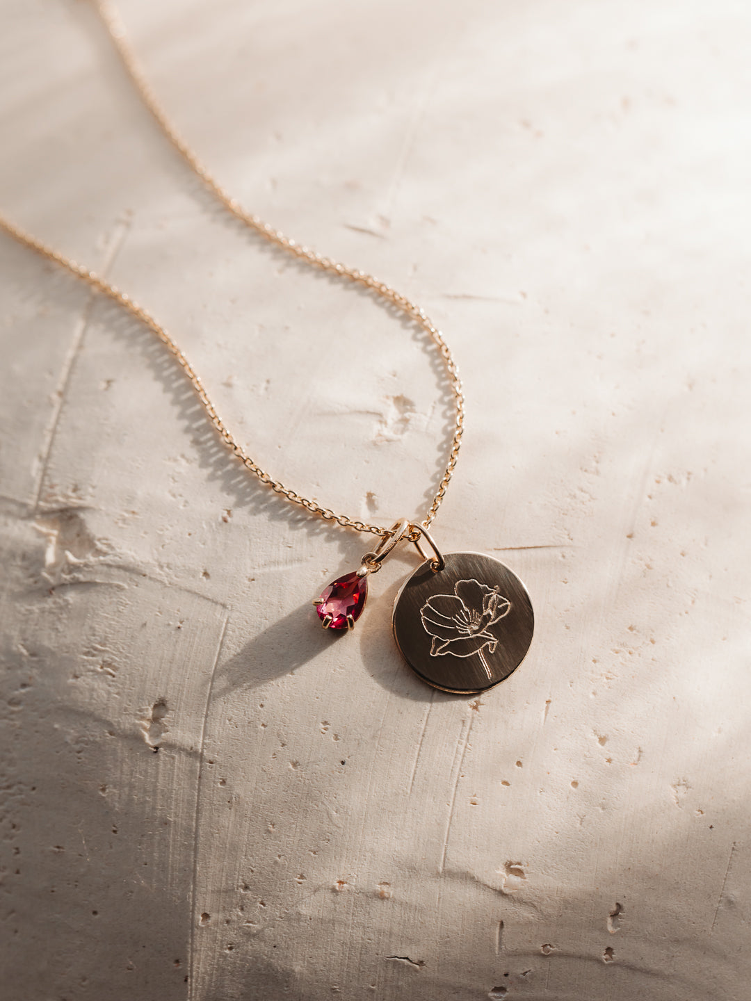 Złoty wisiorek Birthstone March – Niebieski Topaz